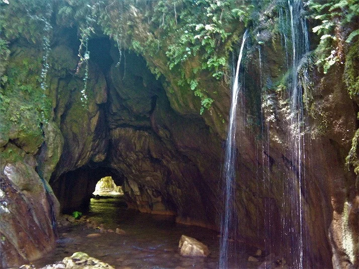 Theotiko natural bridge